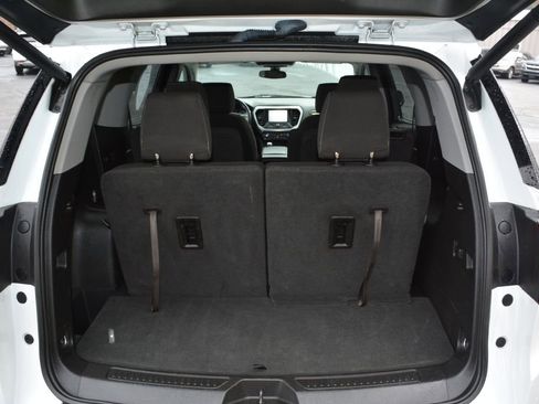 Used 2018 GMC Acadia SLE image 10