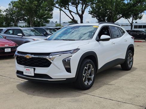 Used 2025 Chevrolet Trax LT w/ LT Convenience Package FWD image 1