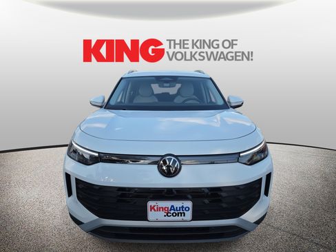 New 2025 Volkswagen Tiguan SE image 2