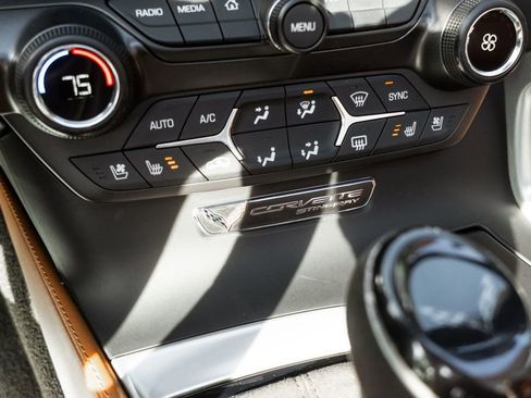 Used 2018 Chevrolet Corvette Stingray Convertible RWD image 12
