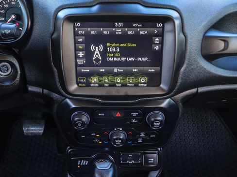 Used 2023 Jeep Renegade Latitude image 27