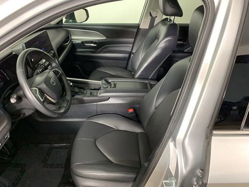 Used 2024 Toyota Grand Highlander AWD Hybrid image 32