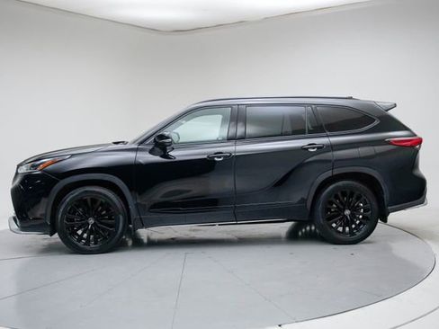 Used 2023 Toyota Highlander XSE AWD/4WD image 2