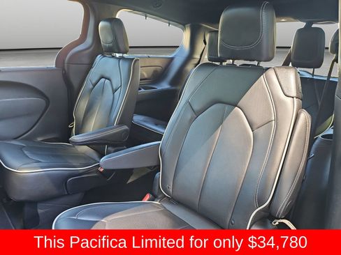 Used 2025 Chrysler Pacifica Limited FWD image 42