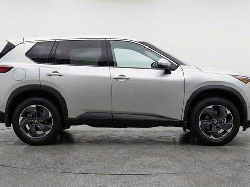 Used 2025 Nissan Rogue SV image 11