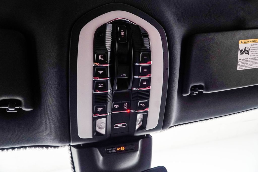 Used 2023 Porsche Macan AWD/4WD image 41