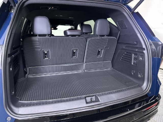 New 2027 Chevrolet Traverse RS w/ LPO, Floor Liner Package FWD image 28