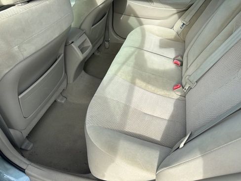 Used 2010 Toyota Camry LE image 11