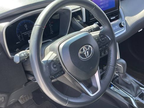 Used 2025 Toyota Corolla Cross XLE w/ Convenience Package FWD image 8