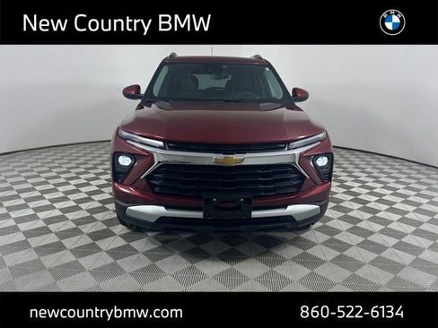 Used 2024 Chevrolet TrailBlazer LT w/ LT Cold Weather Package FWD image 2