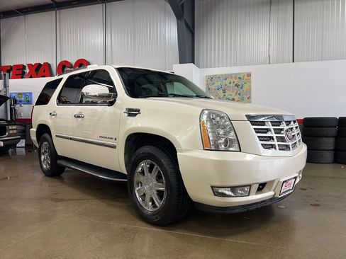 Used 2007 Cadillac Escalade AWD w/ Climate Package image 56