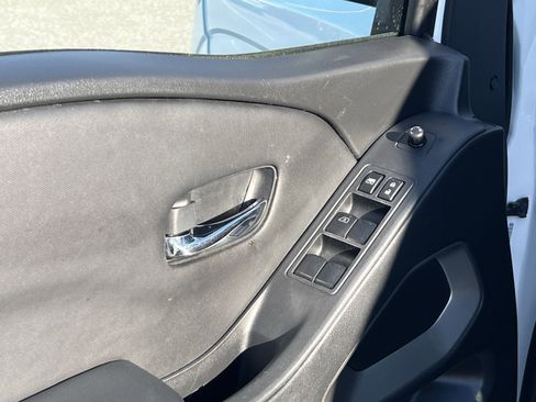 Used 2023 Nissan Frontier SV w/ Tow Package image 14