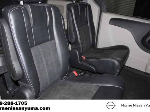 Used 2019 Dodge Grand Caravan SXT image 7