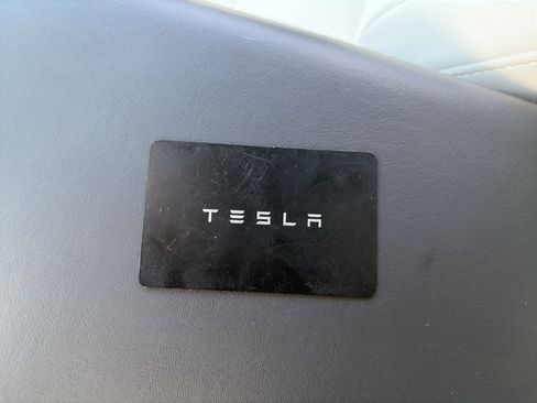Used 2021 Tesla Model Y Long Range image 46