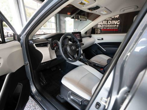 Used 2022 Toyota Corolla Cross L FWD image 8