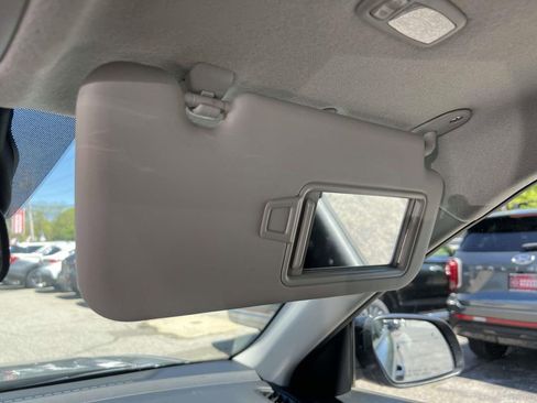Used 2024 Hyundai Venue Limited FWD image 32