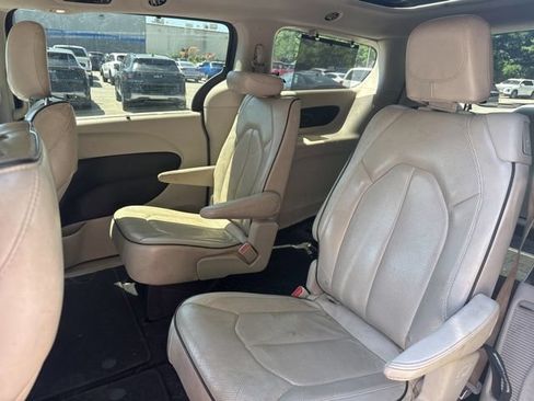Used 2021 Chrysler Pacifica Limited AWD/4WD image 23