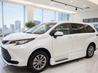 Used 2022 Toyota Sienna LE