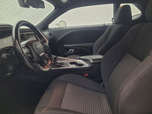 Used 2022 Dodge Challenger SXT RWD image 17
