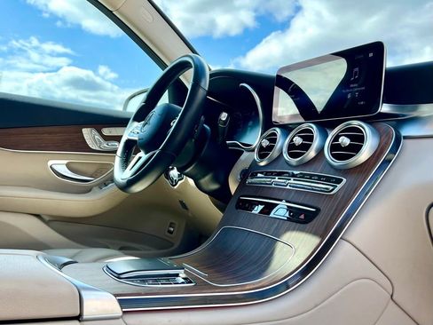 Used 2022 Mercedes-Benz GLC 300 4MATIC image 9