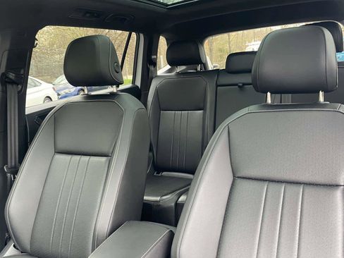 Certified 2023 Volkswagen Tiguan SE R-Line AWD/4WD image 28