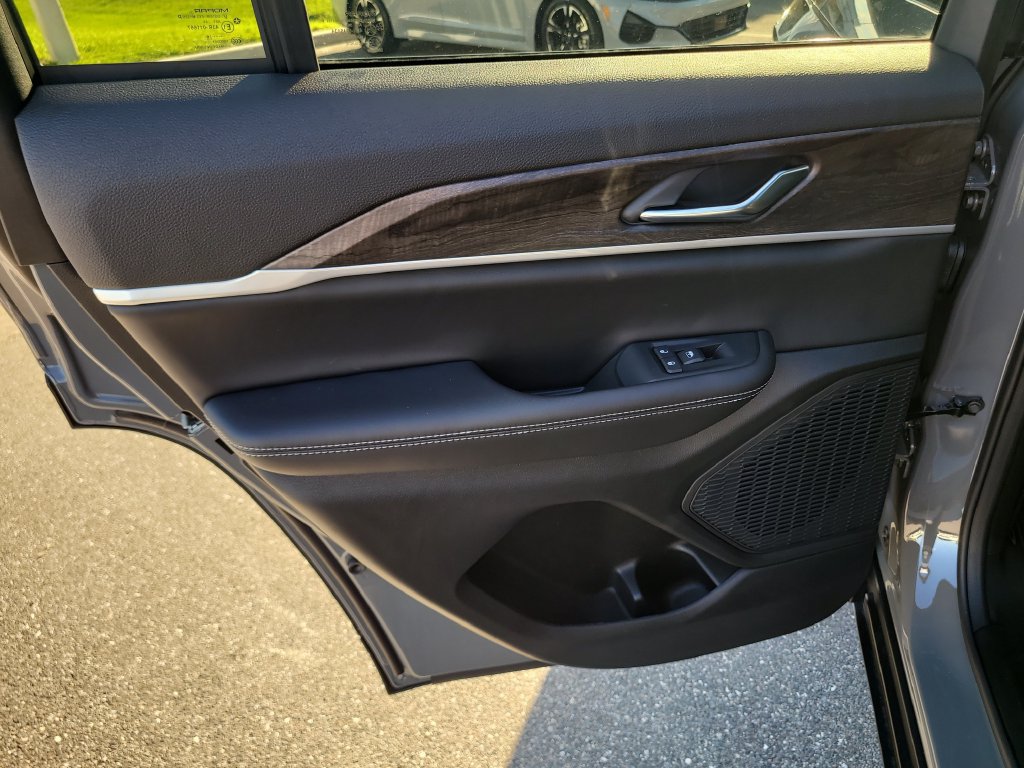 New 2027 Jeep Grand Cherokee Altitude AWD/4WD image 12