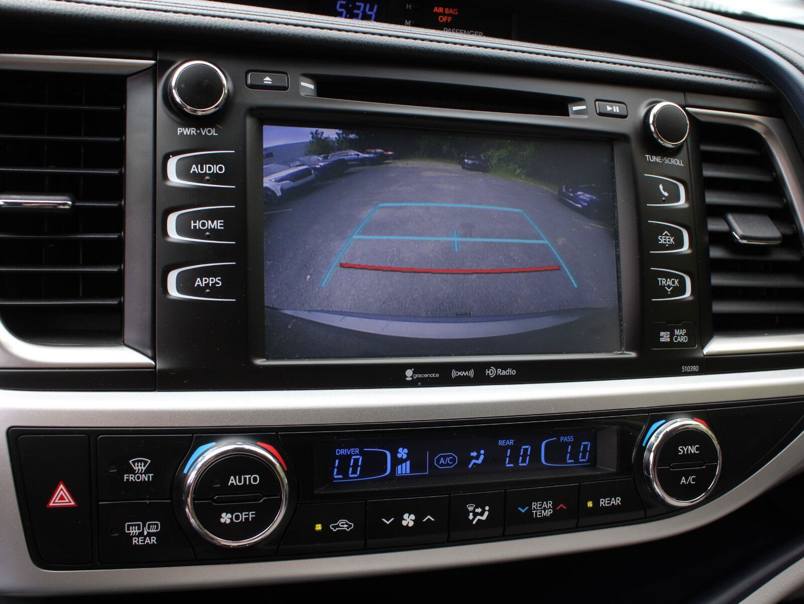Used 2019 Toyota Highlander XLE AWD/4WD image 15