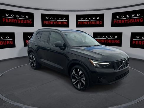Used 2023 Volvo XC40 B5 Plus w/ Driver Assist Package AWD/4WD image 2