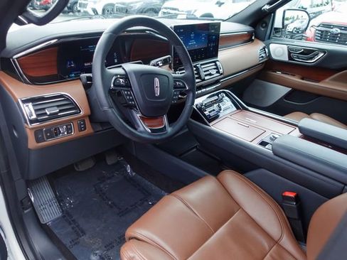 Used 2022 Lincoln Navigator Reserve AWD/4WD image 11