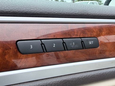 Used 2013 Volkswagen Touareg TDI AWD/4WD image 35