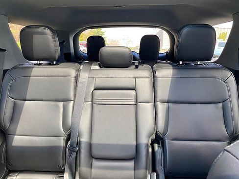 Used 2022 Ford Explorer XLT w/ Equipment Group 202A AWD/4WD image 22