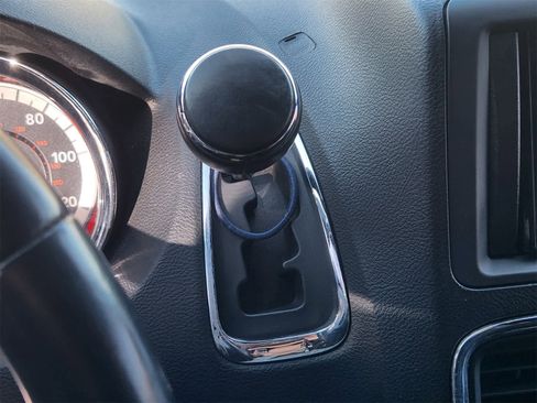 Used 2017 Dodge Grand Caravan SE image 18