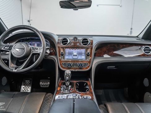 Used 2017 Bentley Bentayga AWD/4WD image 3