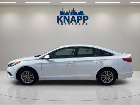 Used 2017 Hyundai Sonata SE image 2