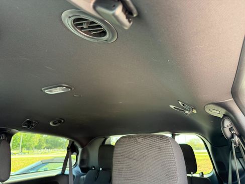 Used 2020 Dodge Grand Caravan SE FWD image 17