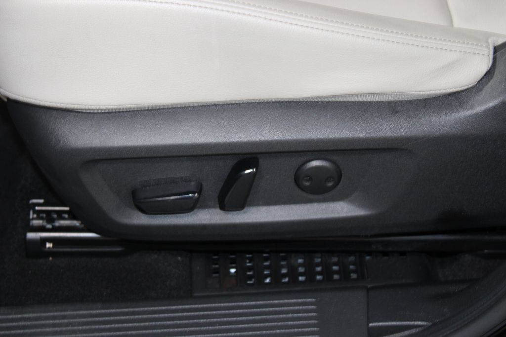 Used 2024 Nissan Rogue SL FWD image 19