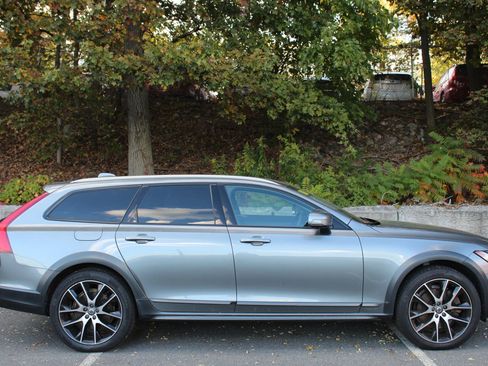Used 2019 Volvo V90 T6 Cross Country w/ Advanced Package image 5