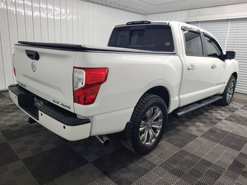 Used 2018 Nissan Titan SV w/ SV Convenience Package AWD/4WD image 9