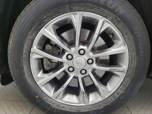 Used 2020 Jeep Cherokee Latitude Plus FWD image 31