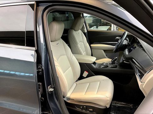 Used 2021 Cadillac XT4 Luxury image 16