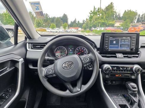 Used 2021 Toyota RAV4 XLE AWD/4WD image 11