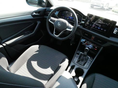 Certified 2025 Volkswagen Jetta S FWD image 9