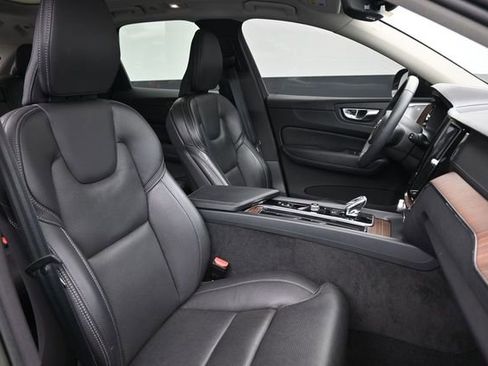 Used 2023 Volvo XC60 B5 Ultimate FWD image 33