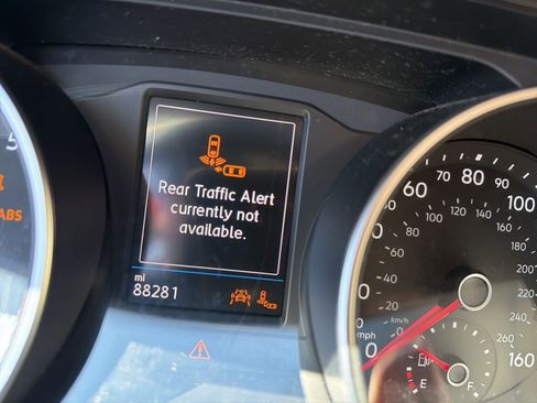 Used 2020 Volkswagen Tiguan S image 3