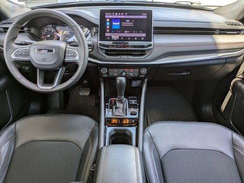 Used 2025 Jeep Compass Trailhawk image 17