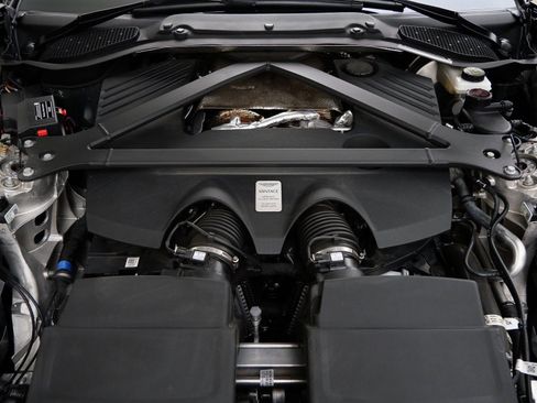 Used 2025 Aston Martin V8 Vantage Coupe RWD image 26