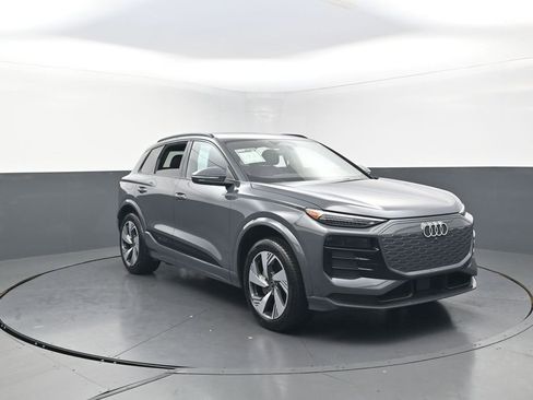 Used 2025 Audi Q6 e-tron Premium Plus w/ Premium Plus AWD/4WD image 5