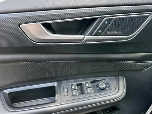 Used 2024 Volkswagen Atlas Cross Sport SEL Premium R-Line image 10