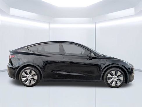 Used 2022 Tesla Model Y Long Range AWD/4WD image 7