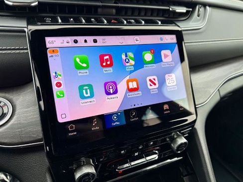 Used 2023 Jeep Grand Cherokee Overland w/ Luxury Tech Group IV image 30